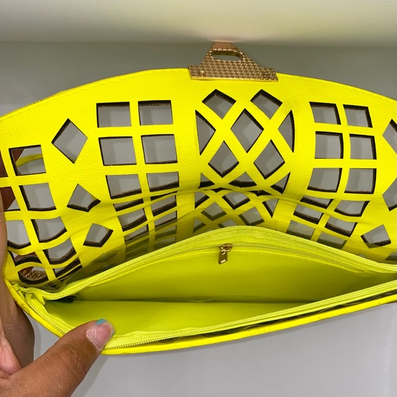 Bright yellow crossbody bag - Picture 3 of 4
